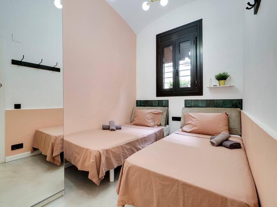 Casa Maria Townhouse- Terrace-4 Bedrooms L'Hospitalet de Llobregat Exteriör bild